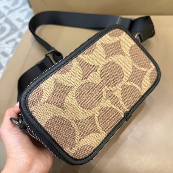 COACH Monogram Men's WYATT Crossbody Camera Bag, size 19.5 × 11.5 × 6.5cm - Picture 4 of 9